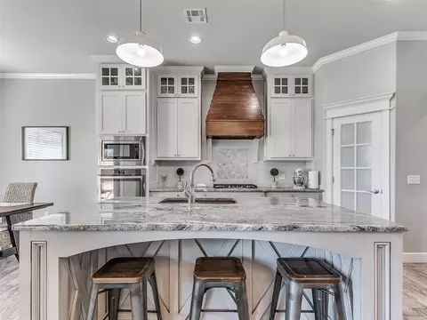 Kitchen - 508 Kings Ct, Tuttle, OK 73089 photo 1 of 6