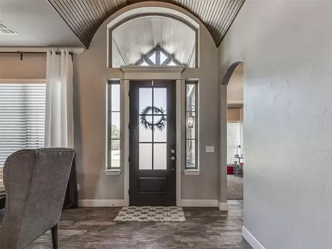 Entry Way - 508 Kings Ct, Tuttle, OK 73089 photo 2 of 4