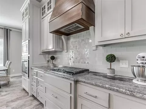 Kitchen - 508 Kings Ct, Tuttle, OK 73089 photo 4 of 6