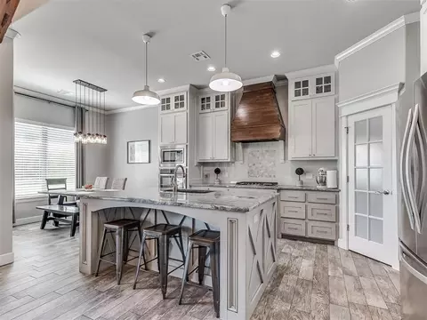 Kitchen - 508 Kings Ct, Tuttle, OK 73089 photo 2 of 6