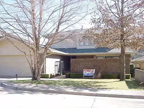 520 E Oak Pl, Edmond, OK 73003 photo 1