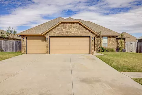 317 Madison Place Dr, Moore, OK 73160