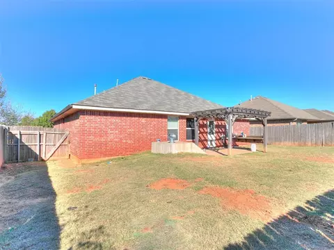 Exterior - 608 E Juniper Ln, Mustang, OK 73064 photo 3 of 5
