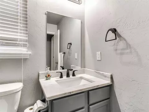 Bath - 608 E Juniper Ln, Mustang, OK 73064 photo 3 of 3