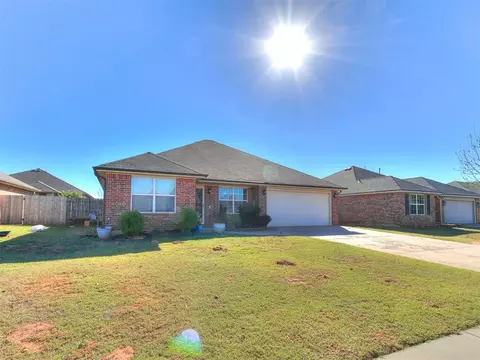 Exterior - 608 E Juniper Ln, Mustang, OK 73064 photo 2 of 5