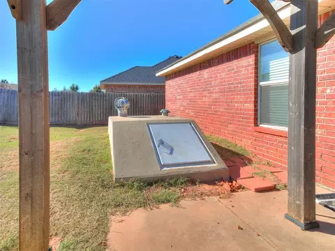 Exterior - 608 E Juniper Ln, Mustang, OK 73064 photo 5 of 5