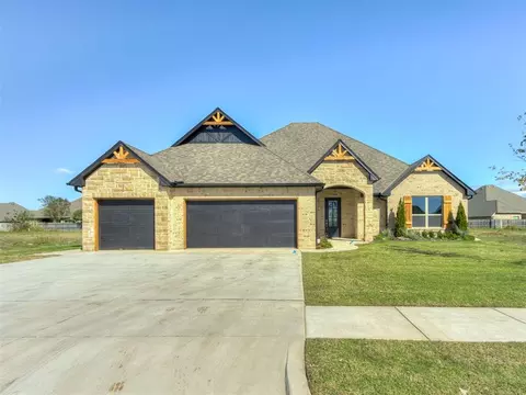 1925 SW 40th St, Moore, OK 73160