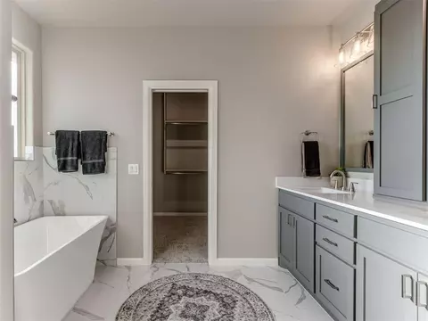 Bath - 1925 SW 40th St, Moore, OK 73160 photo 5 of 5