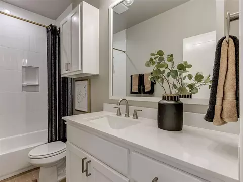 Bath - 1925 SW 40th St, Moore, OK 73160 photo 1 of 5
