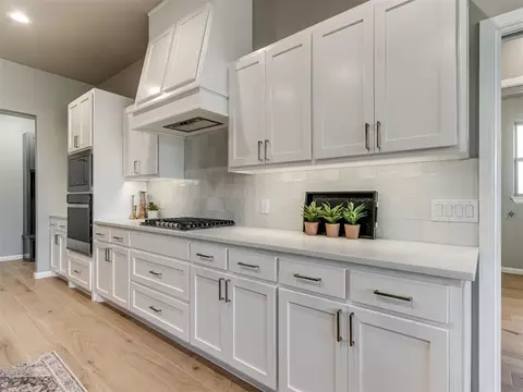 Kitchen - 1925 SW 40th St, Moore, OK 73160 photo 5 of 6