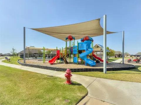View/Area - 1925 SW 40th St, Moore, OK 73160 photo 2 of 3