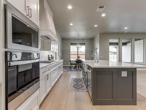 Kitchen - 1925 SW 40th St, Moore, OK 73160 photo 3 of 6