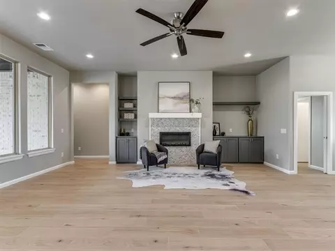 Living - 1925 SW 40th St, Moore, OK 73160 photo 2 of 5