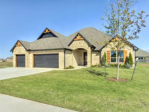 Exterior - 1925 SW 40th St, Moore, OK 73160 photo 2 of 8