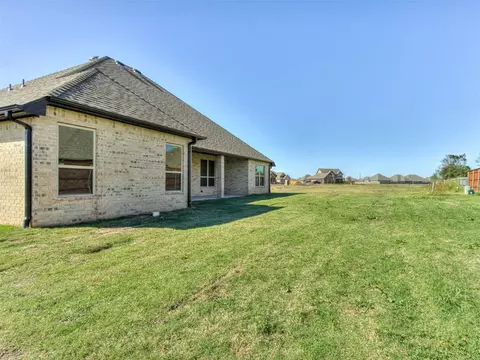 Exterior - 1925 SW 40th St, Moore, OK 73160 photo 6 of 8