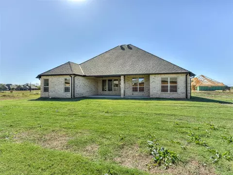 Exterior - 1925 SW 40th St, Moore, OK 73160 photo 7 of 8