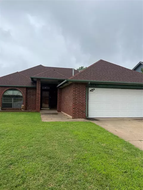 1428 NE 26th St, Moore, OK 73160