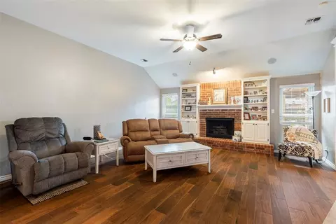 800 Glenwood Dr, Moore, OK 73160