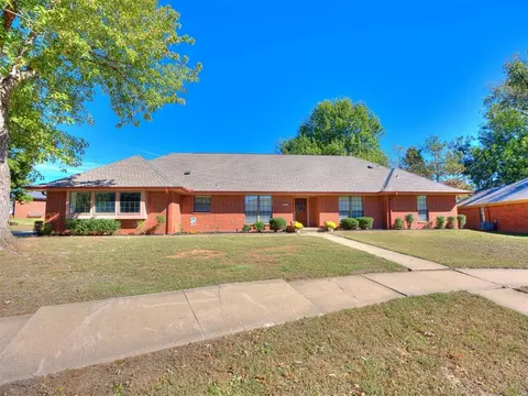 505 Meadow Ridge Cir, Norman, OK 73072