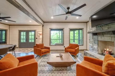 Living - 413 W Eagle Mountain Trl, Broken Bow, OK 74728 photo 4 of 4