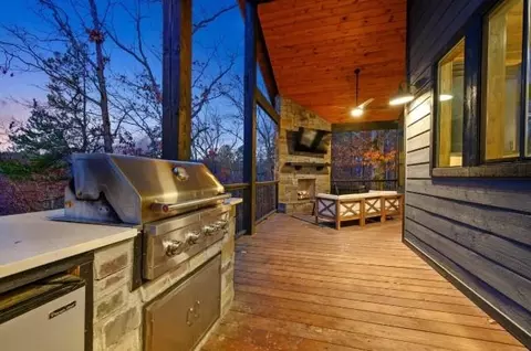 Exterior - 413 W Eagle Mountain Trl, Broken Bow, OK 74728 photo 5 of 9