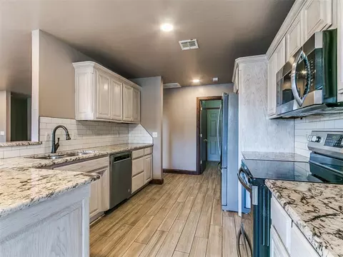 Kitchen - 17809 Deer Trl, Mcloud, OK 74851 photo 2 of 3