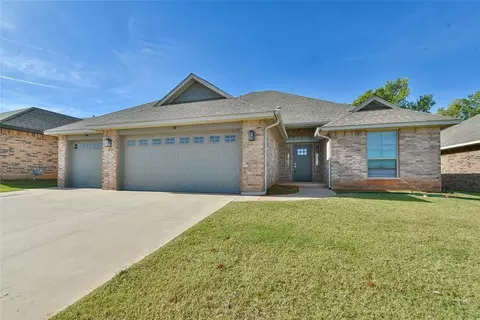 7061 Hidden Trail Ln, Warr Acres, OK 73132