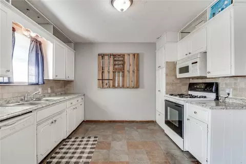 Kitchen - 314 E Locust St, Tecumseh, OK 74873 photo 3 of 5