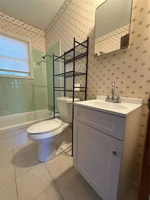Bath - 311 W 5th St, Broken Bow, OK 74728 photo 5 of 5