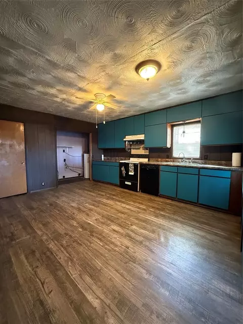 Kitchen - 311 W 5th St, Broken Bow, OK 74728 photo 1 of 3