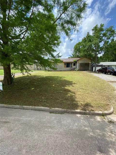 800 S 12th St, Ponca City, OK 74601