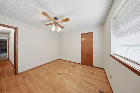 Bedroom - 121 Pinewood Dr, Tuttle, OK 73089 photo 4 of 5