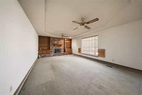 Living - 121 Pinewood Dr, Tuttle, OK 73089 photo 2 of 2