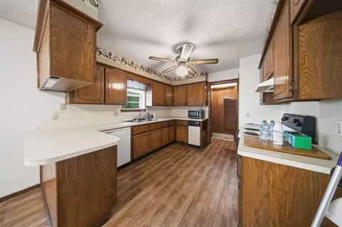 Kitchen - 121 Pinewood Dr, Tuttle, OK 73089 photo 1 of 2