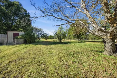Exterior - 121 Pinewood Dr, Tuttle, OK 73089 photo 6 of 7