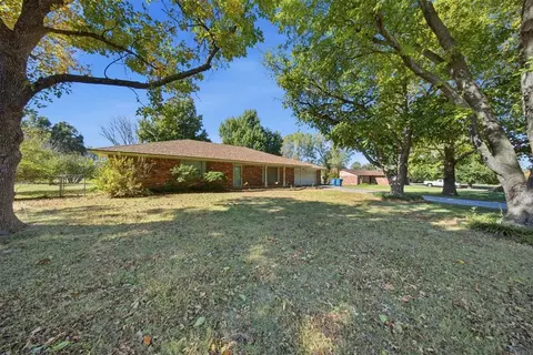 Exterior - 121 Pinewood Dr, Tuttle, OK 73089 photo 2 of 7