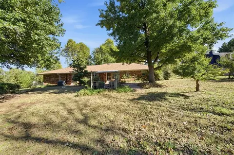 Exterior - 121 Pinewood Dr, Tuttle, OK 73089 photo 4 of 7