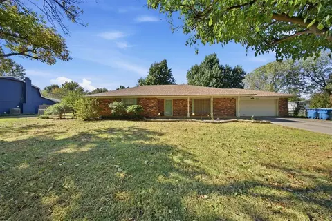 121 Pinewood Dr, Tuttle, OK 73089