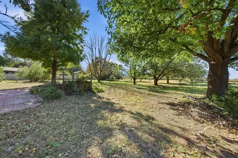 Exterior - 121 Pinewood Dr, Tuttle, OK 73089 photo 5 of 7
