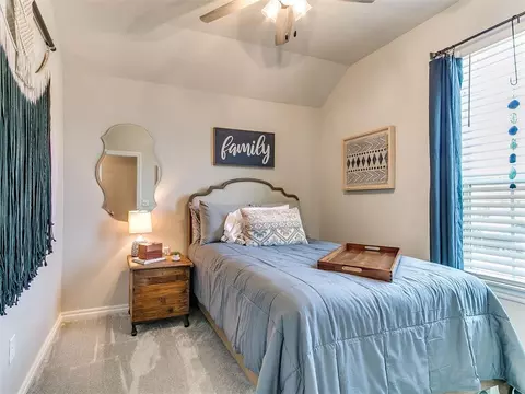 Bedroom - 1509 Shadow Ter, Yukon, OK 73099 photo 3 of 4