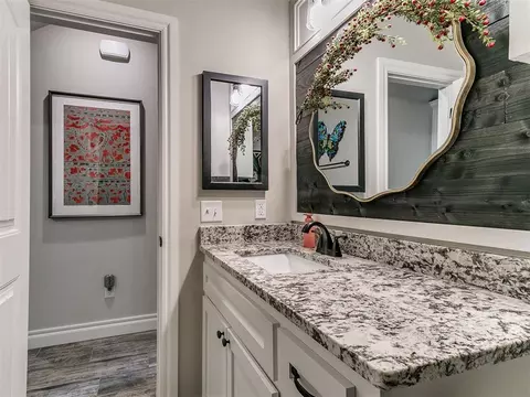 Bath - 1509 Shadow Ter, Yukon, OK 73099 photo 4 of 5