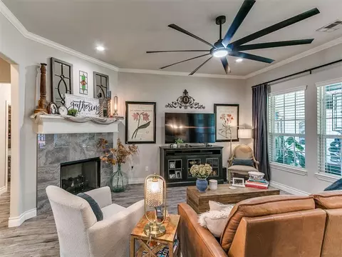 Living - 1509 Shadow Ter, Yukon, OK 73099 photo 2 of 2