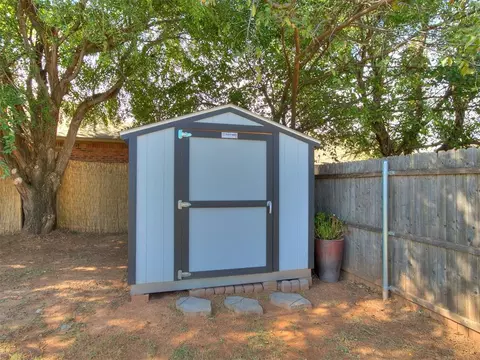 Exterior - 1509 Shadow Ter, Yukon, OK 73099 photo 5 of 5