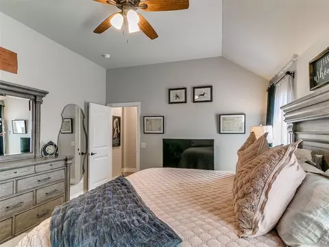 Bedroom - 1509 Shadow Ter, Yukon, OK 73099 photo 2 of 4