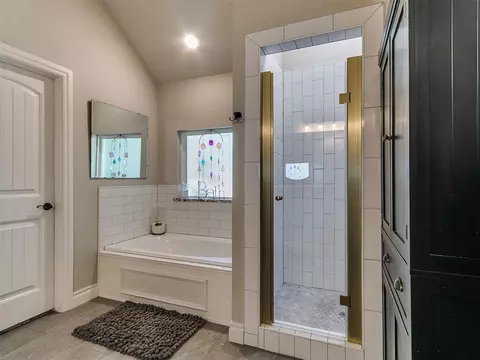 Bath - 1509 Shadow Ter, Yukon, OK 73099 photo 3 of 5