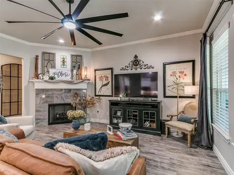 Living - 1509 Shadow Ter, Yukon, OK 73099 photo 1 of 2