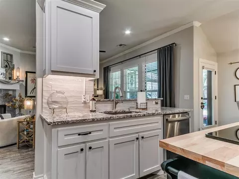 Kitchen - 1509 Shadow Ter, Yukon, OK 73099 photo 3 of 3