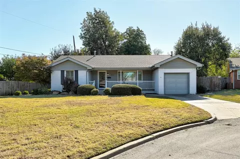 2604 Ridgeview Ct, The Village, OK 73120