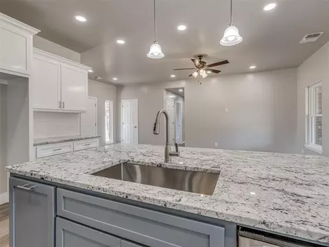 Kitchen - 29192 Osage Hills Dr, Mcloud, OK 74851 photo 6 of 8