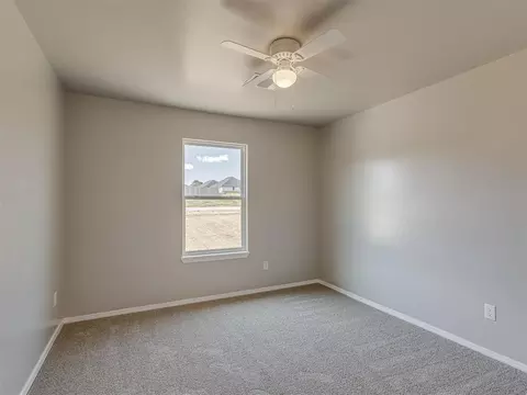 Bedroom - 29192 Osage Hills Dr, Mcloud, OK 74851 photo 1 of 4